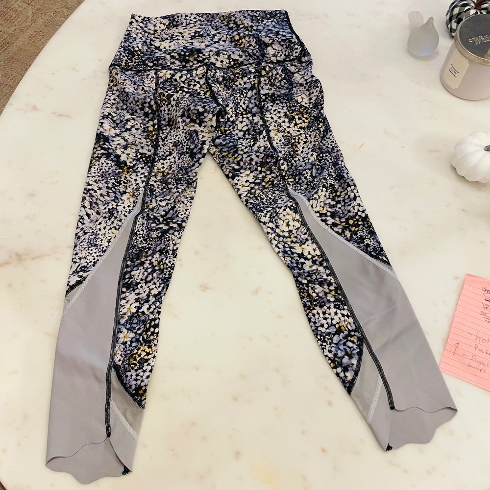 Lululemon Ankle Tights Size 6 Navy Floral